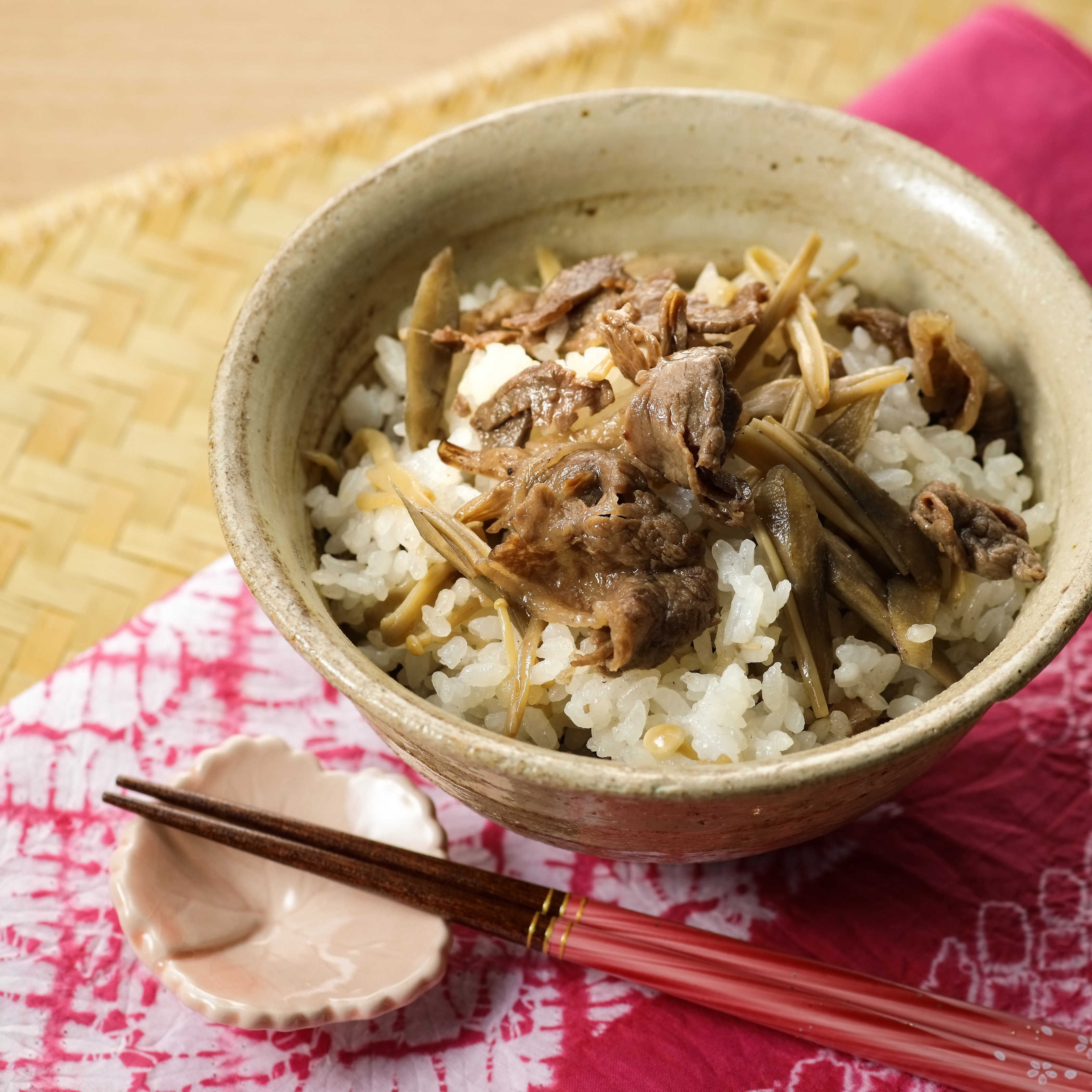牛肉とごぼうときのこの混ぜごはん サトウ食品
