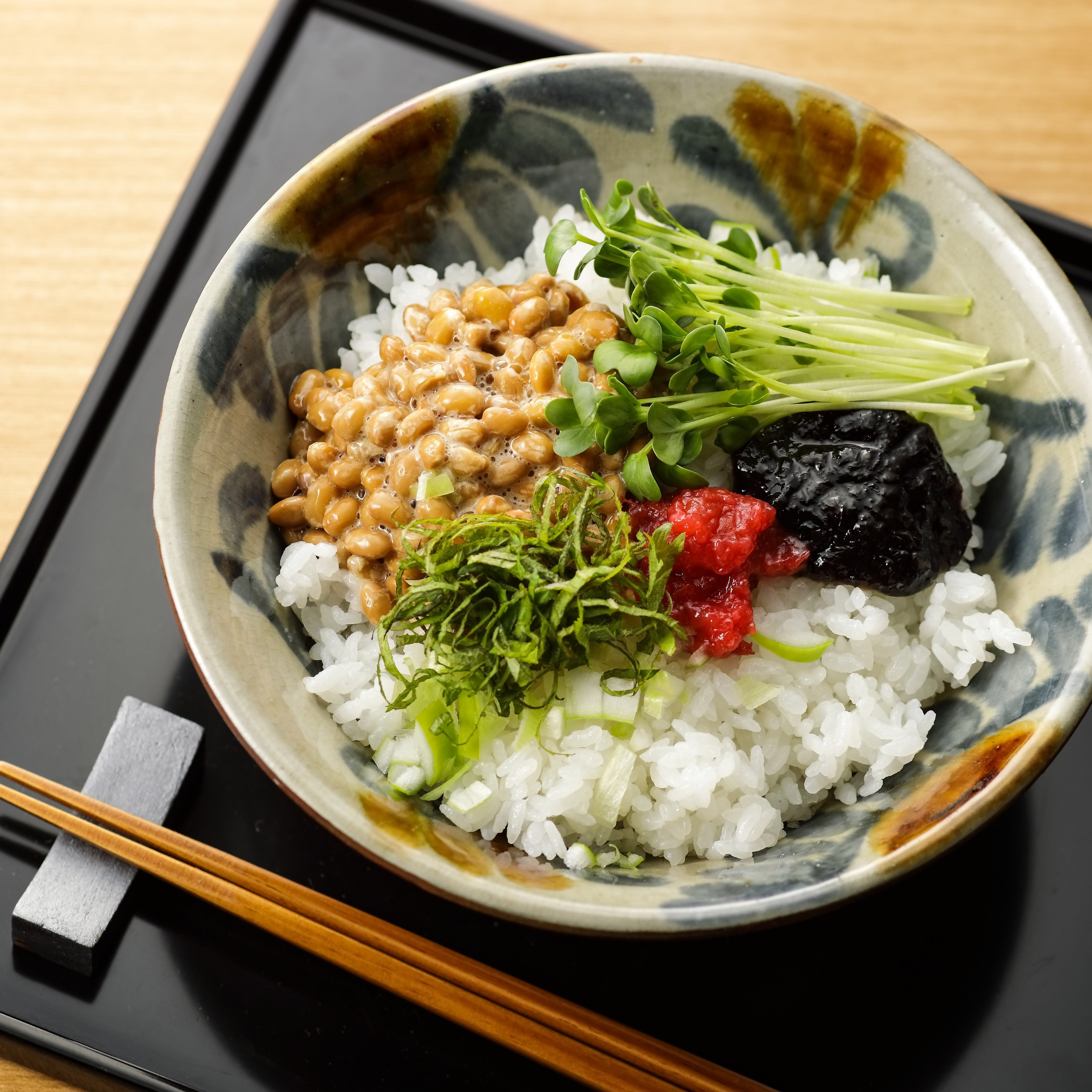 梅干しと海苔でパワーアップ納豆ごはんの画像