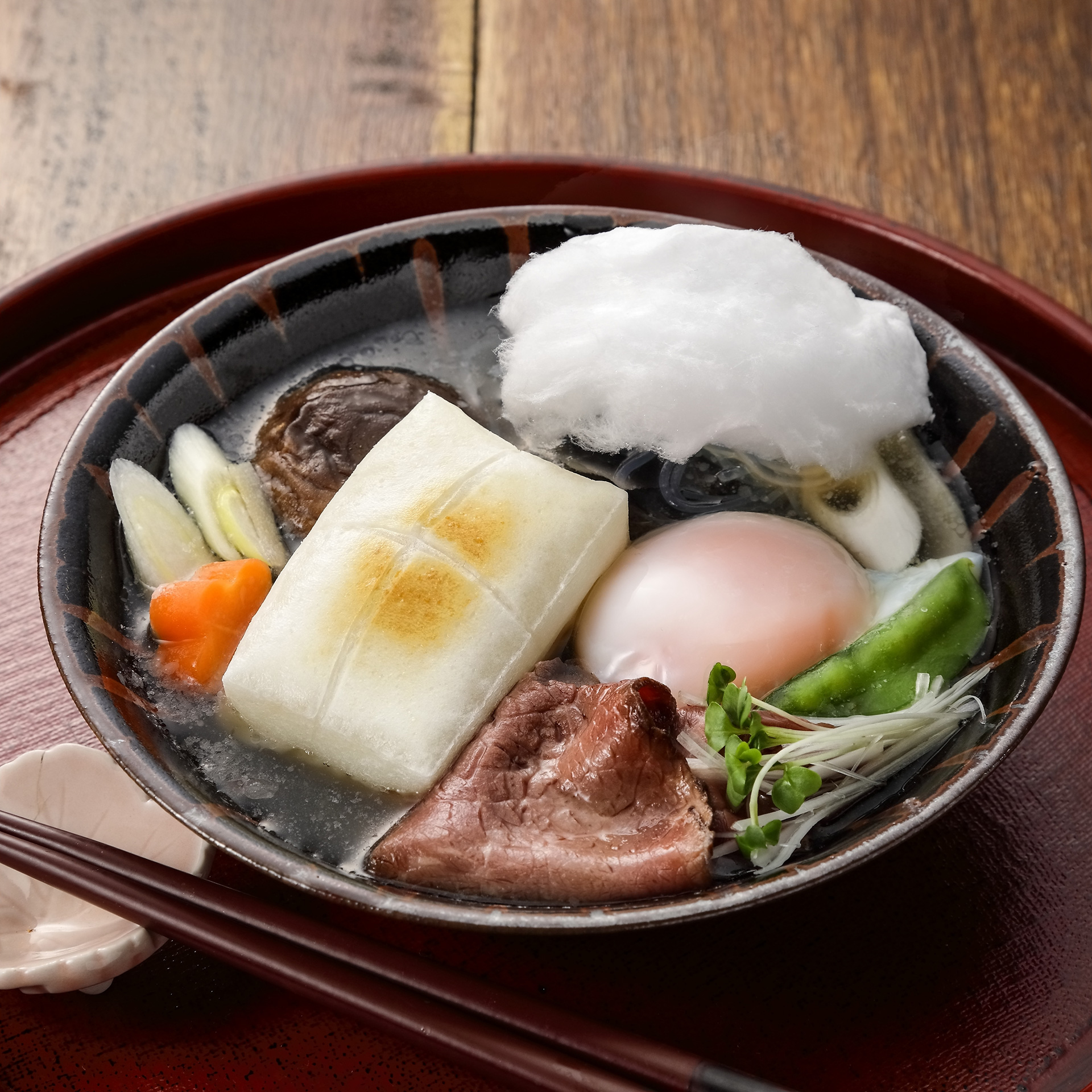 国産牛ローストビーフのすき焼き風雑煮 わたあめ添え サトウ食品