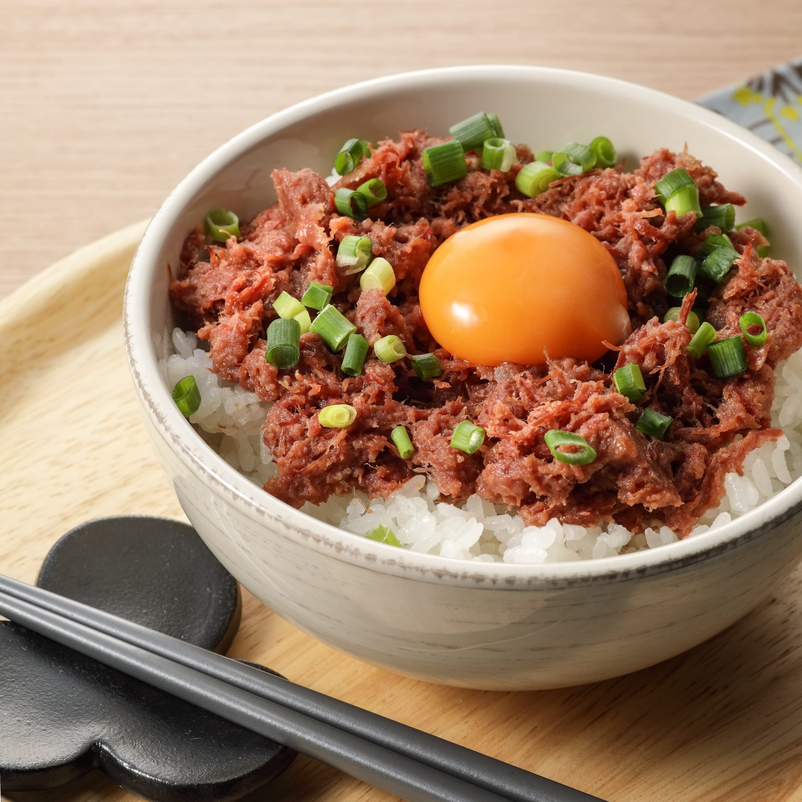 ユッケ風コンビーフ丼の画像 ユッケ風コンビーフ丼の画像